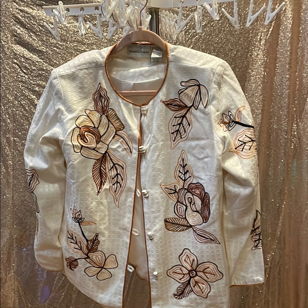 Dealers And Damon’s Cream Floral Embroidered Jacket
